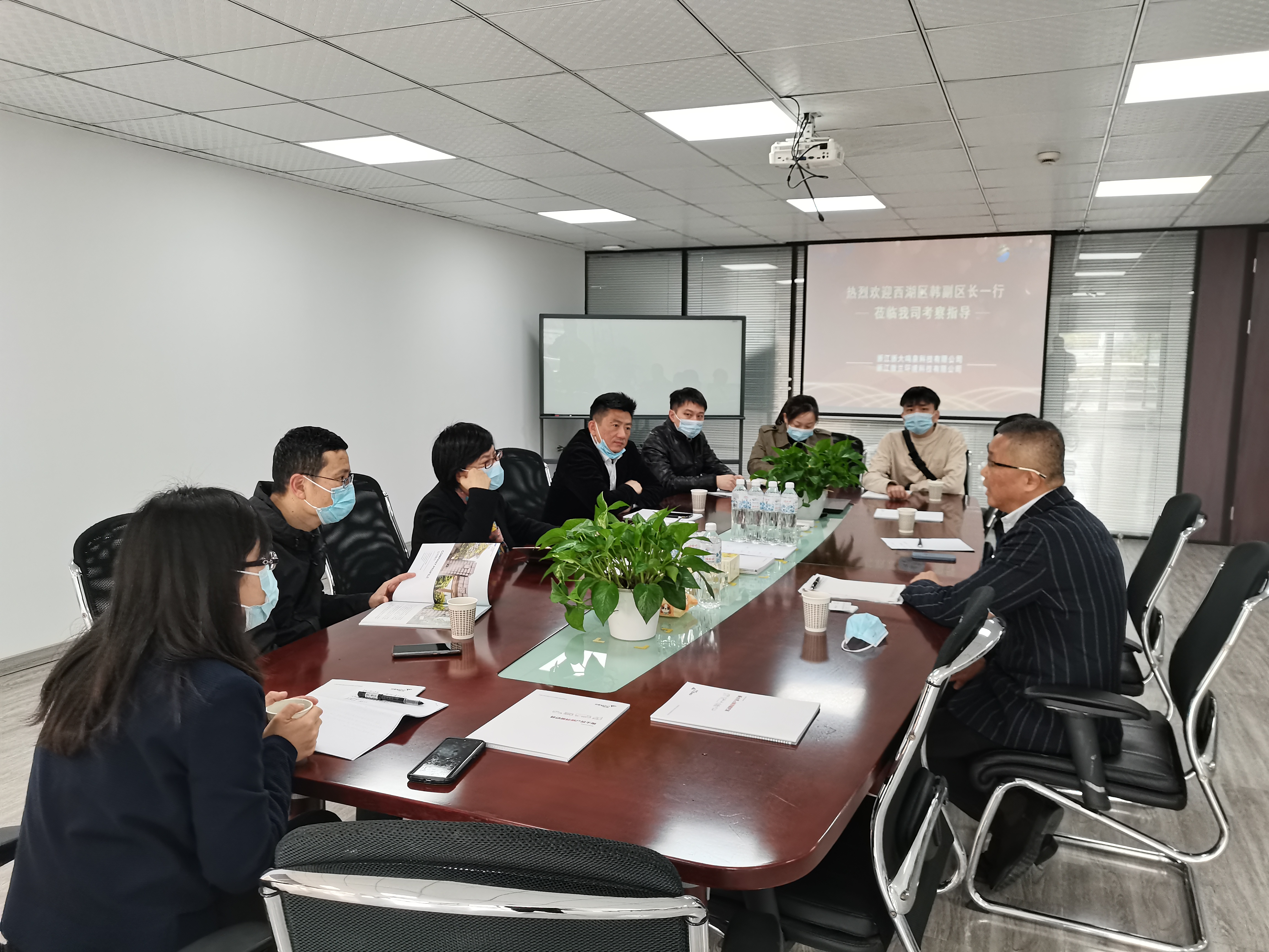 西湖区韩斌副区长一行莅临浙大开云网(中国)考察指导工作